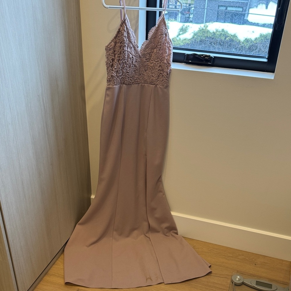 Chic Mauve Lace Maxi Dress